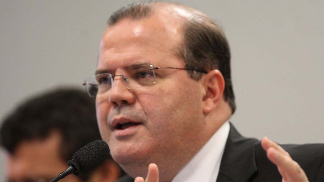 Alexandre Tombini,presidente do Banco Central, pode acertar com equipe monetária redução da Selic em próxima reunião