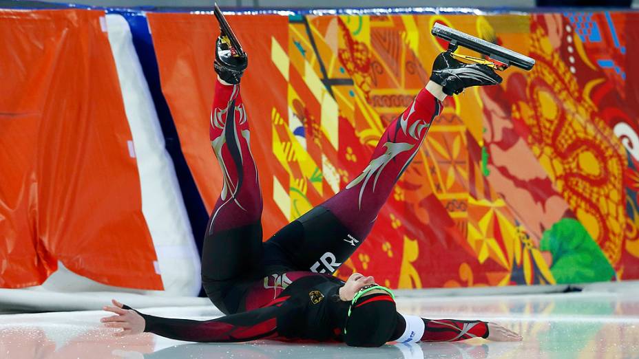 Sequencia mostra queda da alemã Monique Angermueller durante as Olimpíadas de Inverno de Sochi-2014