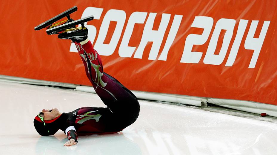Sequencia mostra queda da alemã Monique Angermueller durante as Olimpíadas de Inverno de Sochi-2014