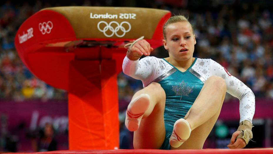 A canadense Elsabeth Black durante competicação de ginástica