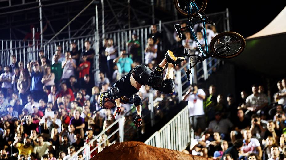 Manobras radicais e tombos espetaculares marcaram os X-Games em Foz do Iguaçu