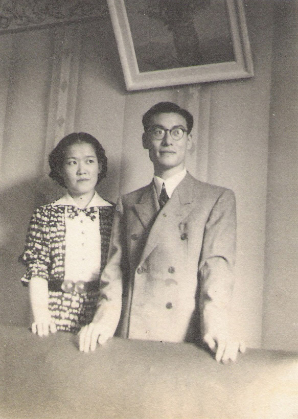 Tomie e o marido, Ushio Ohtake. Foto sem data conhecida