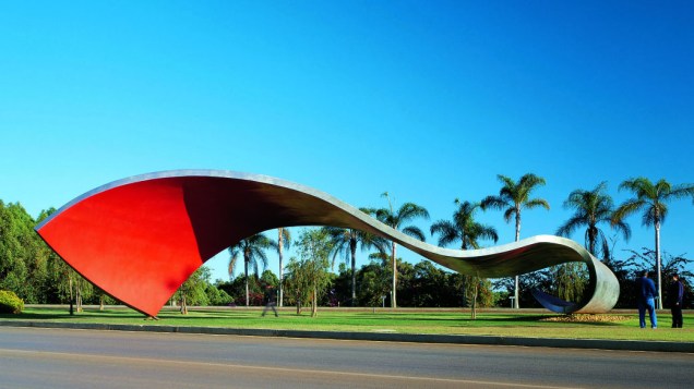 Tomie Ohtake, 1999, Parque Industrial da Companhia Brasileira de Metalurgia e Mineração, Araxá-MG Tomie Ohtake, 1999, Parque Industrial da Companhia Brasileira de Metalurgia e Mineração, Araxá-MG