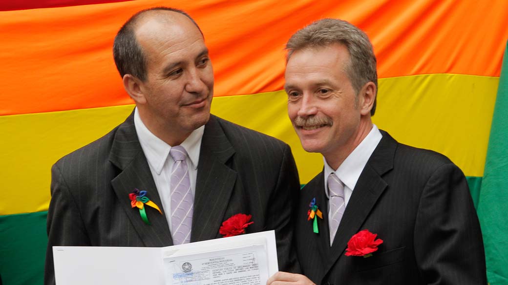 Toni Reis e o inglês David Harrad oficializam a união estável em Curitiba