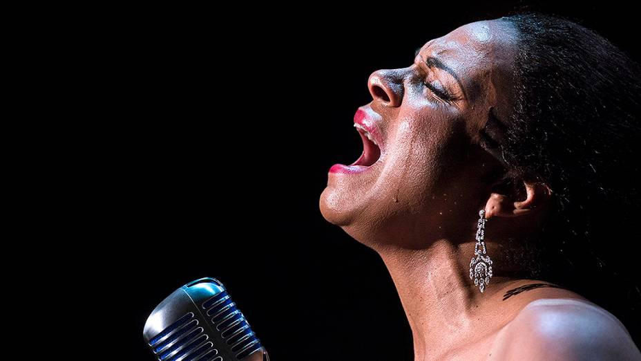 Audra McDonald cantando Strange Fruit na 68ª edição do Tony Awards