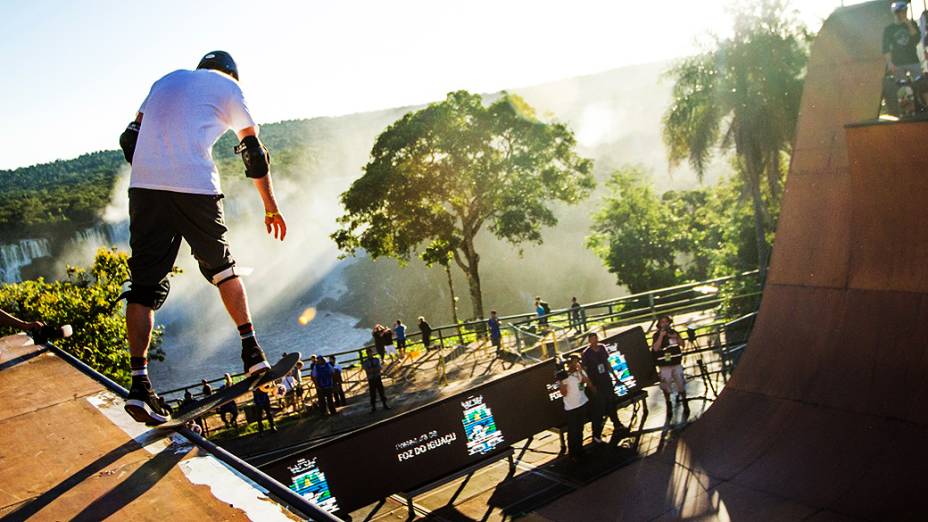 Tony Hawk faz demonstração no Skate Vert em Foz do Iguaçu, no X-Games 2013