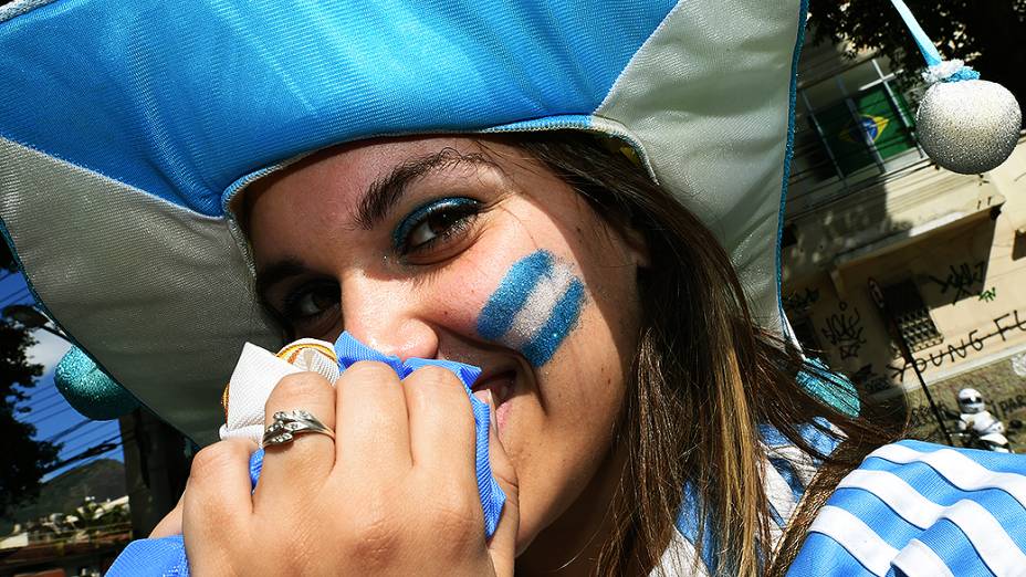 Torcedora argentina chega no Maracanã para a final da Copa contra a Alemanha, no Rio