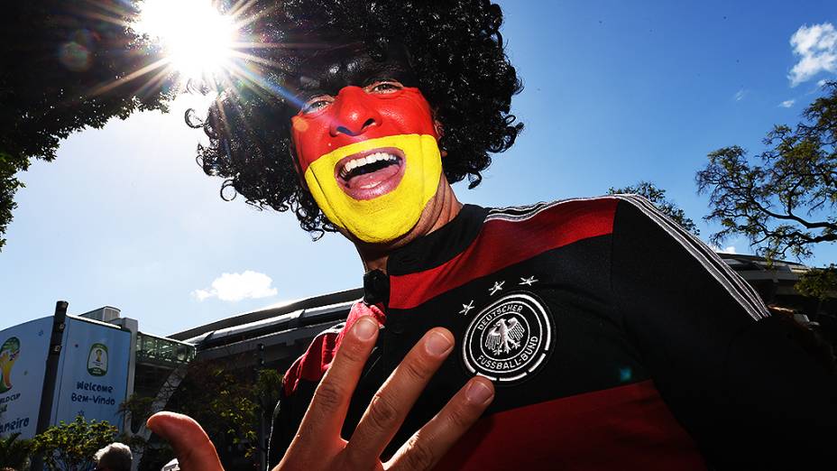 Torcedor da Alemanha chega no Maracanã para a final da Copa contra a Argentina, no Rio