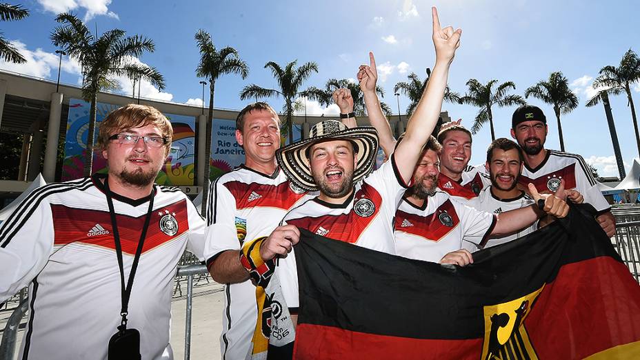 Torcedores da Alemanha chegam no Maracanã para a final da Copa contra a Argentina, no Rio