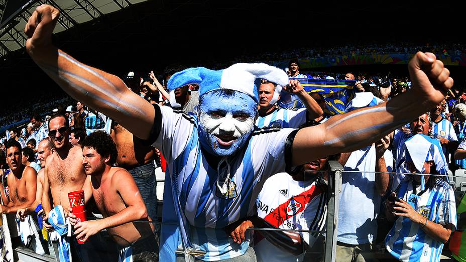 Torcedores chegam ao estádio do Mineirão para partida entre Argentina e Irã, na cidade de Belo Horizonte