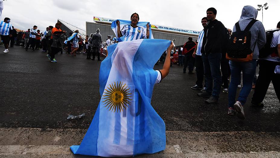 Torcedores da Argentina chegam no Itaquerão para o jogo contra a Holanda, em São Paulo