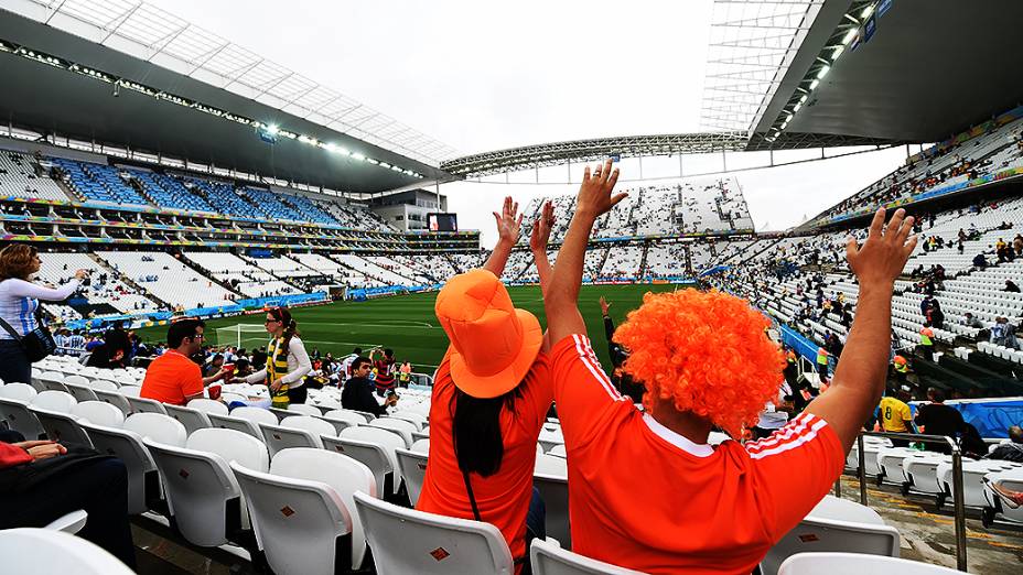 Torcedores da Holanda aguardam início do jogo contra a Argentina no Itaquerão, em São Paulo