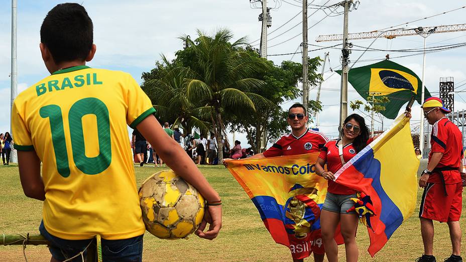 Torcedores antes da partida entre Brasil e Colômbia