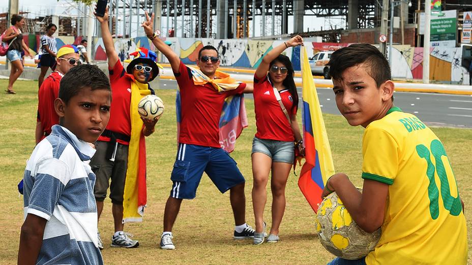 Torcedores antes da partida entre Brasil e Colômbia