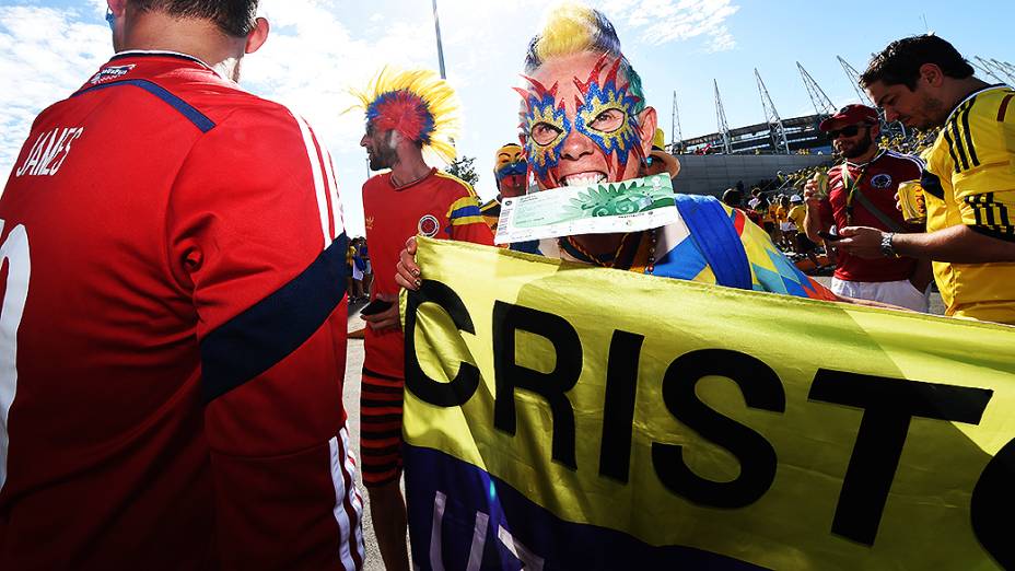 Torcida colômbiana chega no Castelão para o jogo contra o Brasil, em Fortaleza