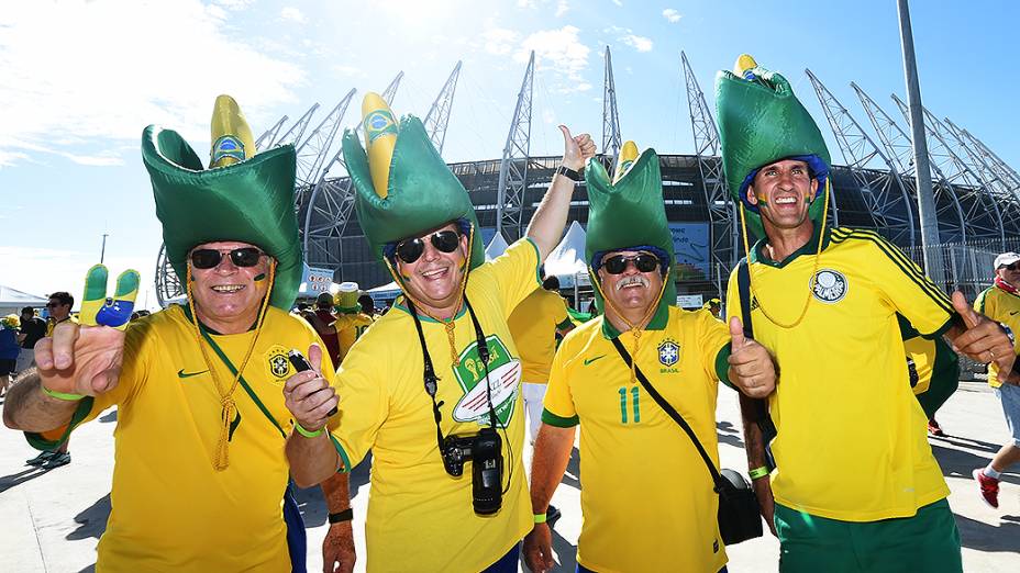 Torcedores do Brasil chegam no Castelão para o jogo contra a Colômbia, em Fortaleza