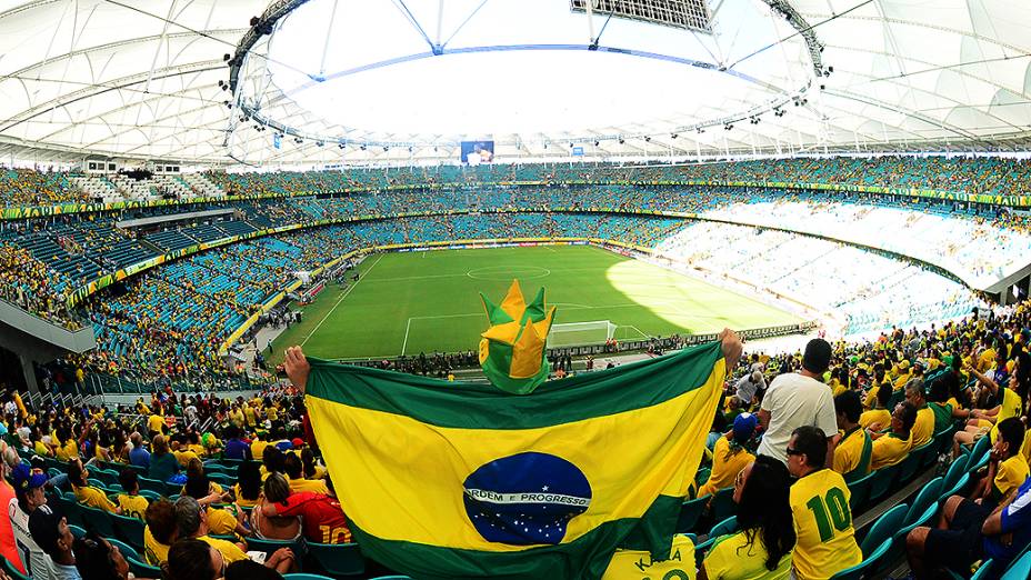 Torcida brasileira comparece na Arena Fonte Nova, em Salvador, para o jogo entre Brasil e Itália, pela Copa das Confederações