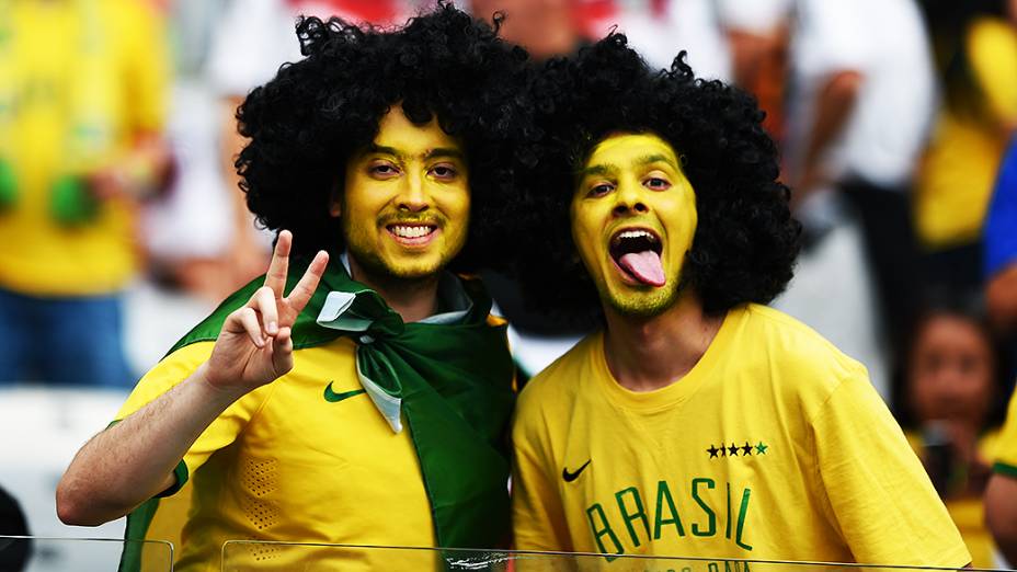 Torcedores do Brasil aguardam início do jogo contra a Alemanha no Mineirão, em Belo Horizonte