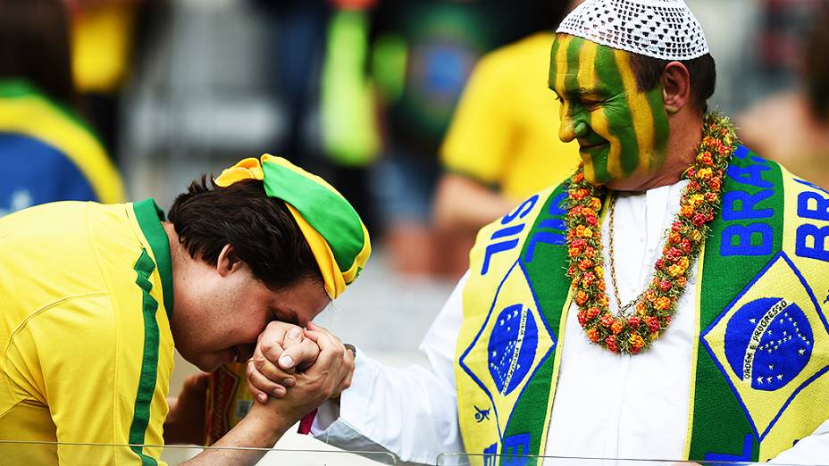 Torcedores aguardam o início do jogo entre Brasil e Alemanha no Mineirão, em Belo Horizonte