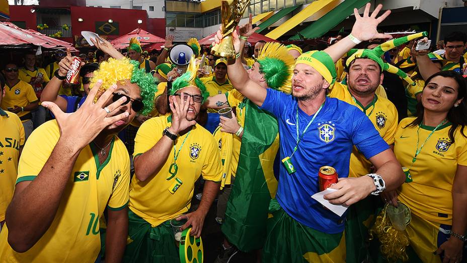 Torcida brasileira chega no Mineirão para o jogo contra a Alemanha, em Belo Horizonte