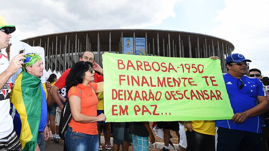 Torcedores chegam no Mané Garrincha para o jogo entre Brasil e Holanda, em Brasília