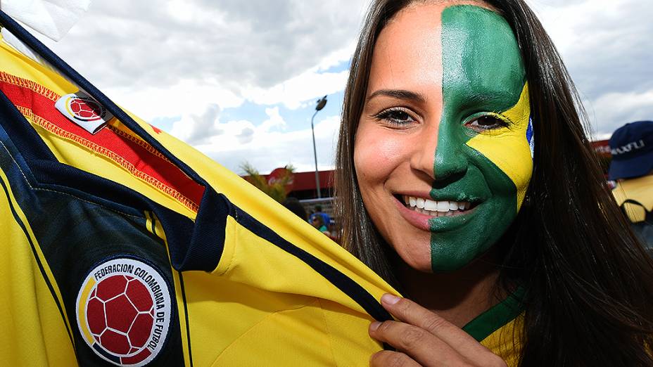 Torcedora do Brasil chega no Mané Garrincha para o jogo contra a Holanda, em Brasília
