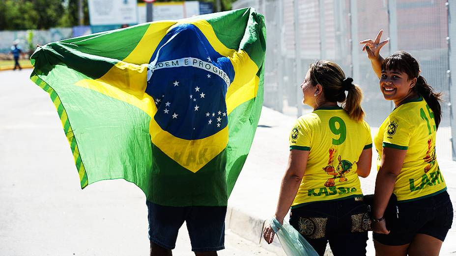 Torcida brasileira chega ao Castelão para partida entre Brasil e México, pela Copa das Confederações, nesta quarta-feira (19), em Fortaleza