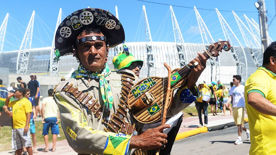 Torcida brasileira chega ao Castelão para partida entre Brasil e México, pela Copa das Confederações, nesta quarta-feira (19), em Fortaleza