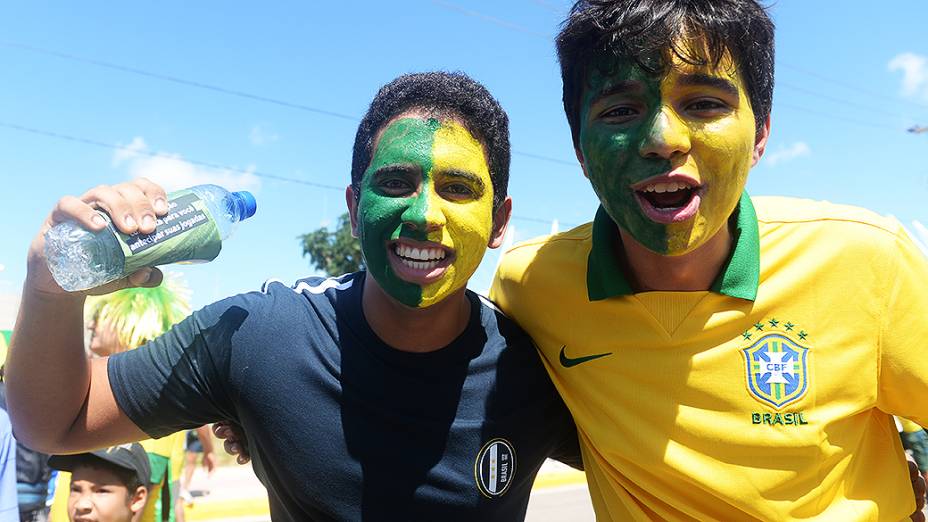 Torcida brasileira chega ao Castelão para partida entre Brasil e México, pela Copa das Confederações, nesta quarta-feira (19), em Fortaleza