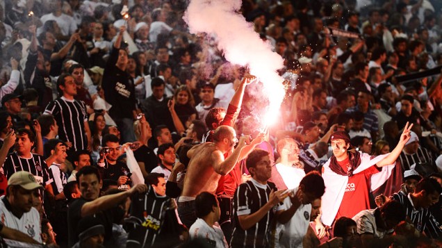 Torcida do Corinthians  durante a final da Copa Libertadores de America 2012 contra o Boca Juniors, no estádio do Pacaembu