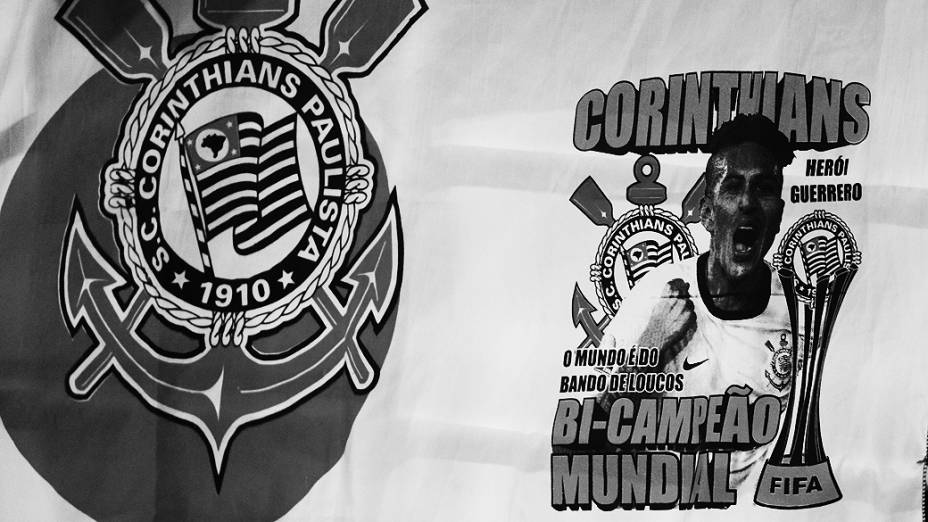 Poster de Guerrero durante partida do Corinthians contra o San Jose da Bolívia