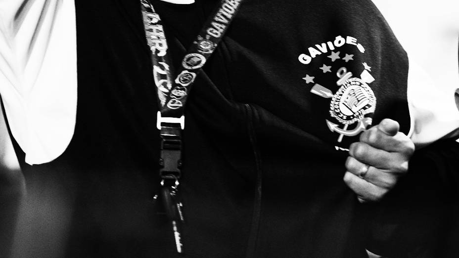 Torcedores do Corinthians durante partida contra o San Jose da Bolívia no estádio do Pacaembu (SP)