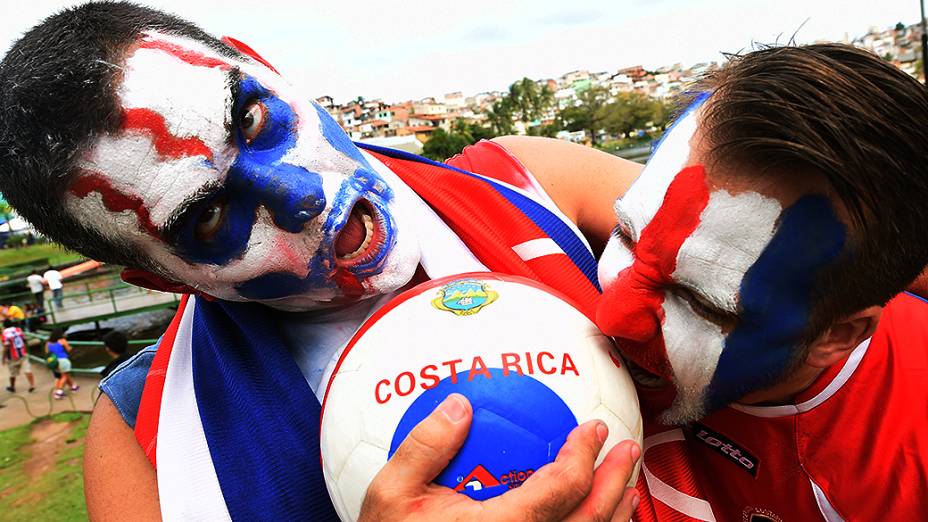 Torcedores da Costa Rica chegam na Arena Fonte Nova para o jogo contra a Holanda, em Salvador