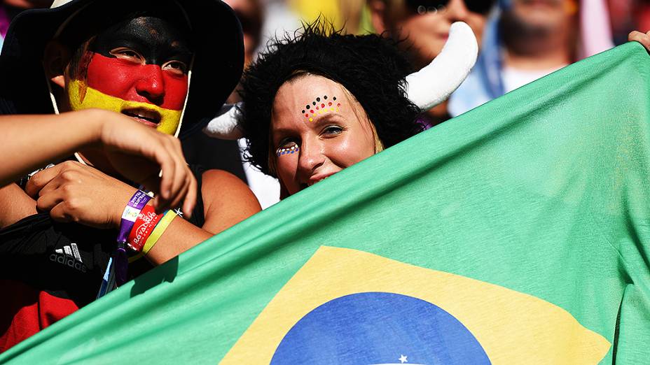 Torcida aguarda o início da final da Copa entre Alemanha e Argentina no Maracanã, no Rio