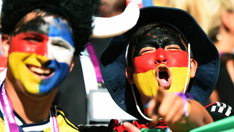 Torcida aguarda o início da final da Copa entre Alemanha e Argentina no Maracanã, no Rio