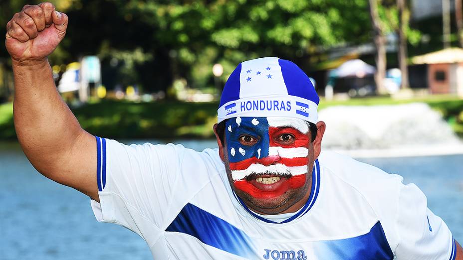 Torcida de Bélgica e Estados Unidos chegam na Arena Fonte Nova, em Salvador