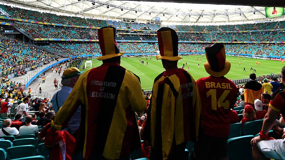 Torcida da Bélgica comparece no jogo contra os Estados Unidos na Arena Fonte Nova, em Salvador