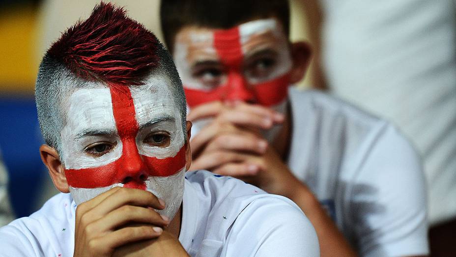 Fãs com o rosto pintado antes da partida de futebol pela Euro 2012 entre Inglaterra e Itália