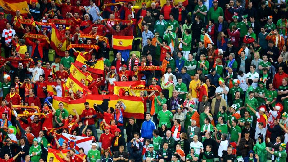 Torcedores durante partida entre Espanha e República da Irlanda, em Gdansk, Polônia