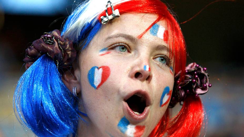 Torcedora francesa antes da partida contra a Suécia, válida pela 3ª rodada da Eurocopa 2012