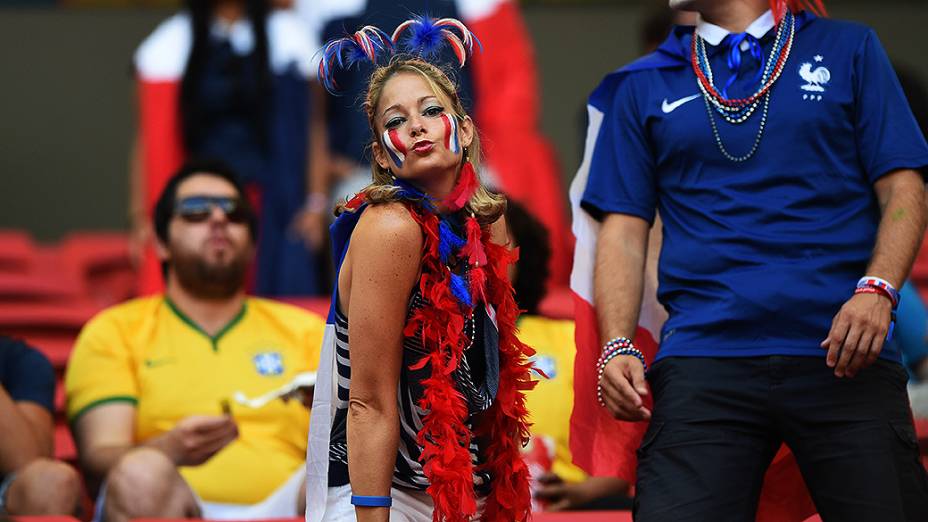 Torcida na partida entre França e Nigéria, em Brasília