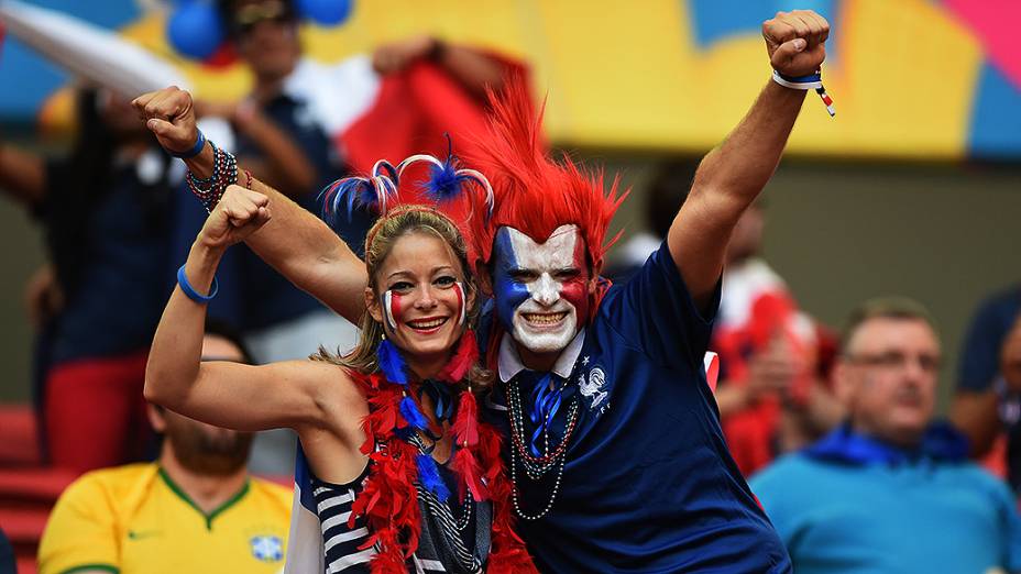 Torcida na partida entre França e Nigéria no Estádio Mané Garrincha