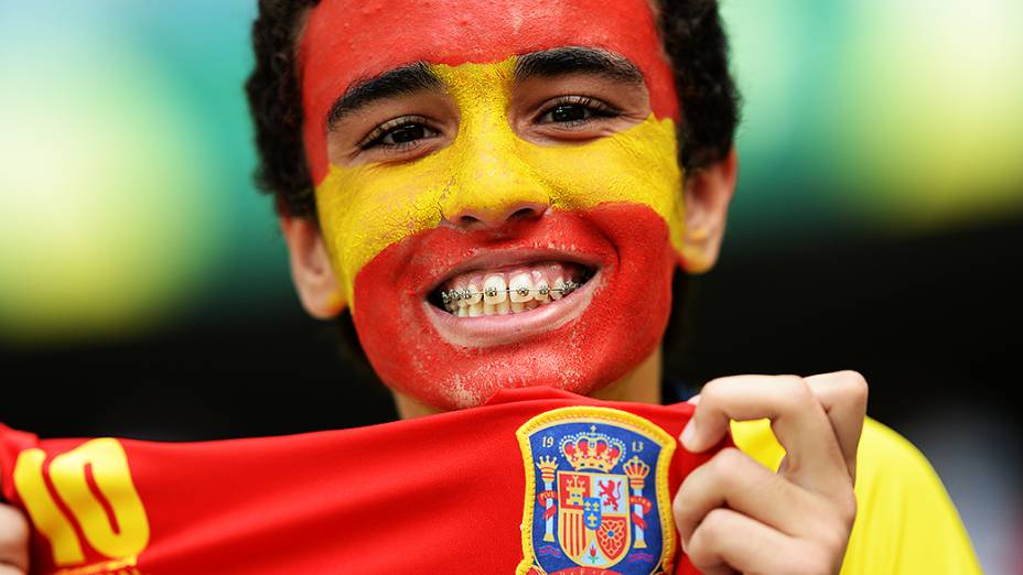 Torcida da Espanha, no jogo contra a Nigéria, pela Copa das Confederações, em Fortaleza