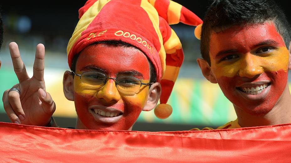 Torcida da Espanha, no jogo contra a Nigéria, pela Copa das Confederações, em Fortaleza