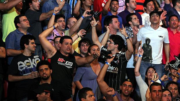 Torcida na arquibancada do UFC Rio, em agosto de 2011