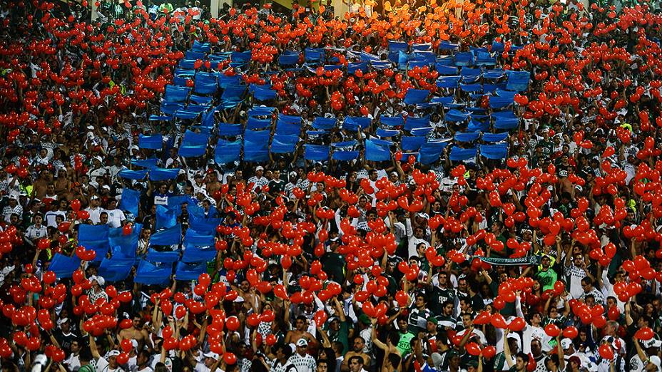 Torcida durante jogo do Palmeiras contra Tijuana do México pela copa Libertadores no estádio do Pacaembu