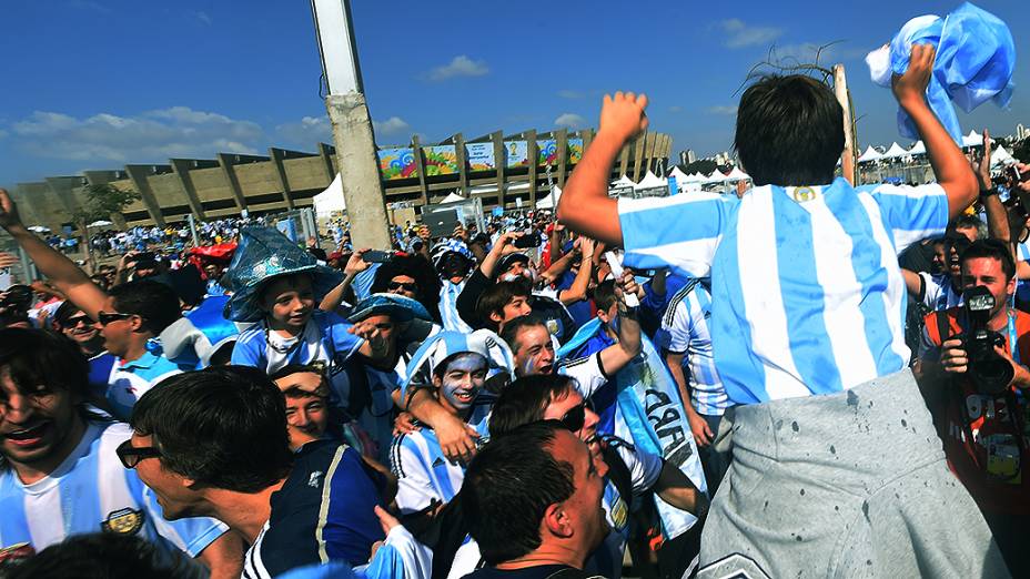 Torcedores chegam ao estádio do Mineirão para partida entre Argentina e Irã, na cidade de Belo Horizonte