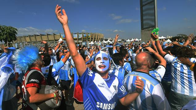 Torcedores chegam ao estádio do Mineirão para partida entre Argentina e Irã, na cidade de Belo Horizonte