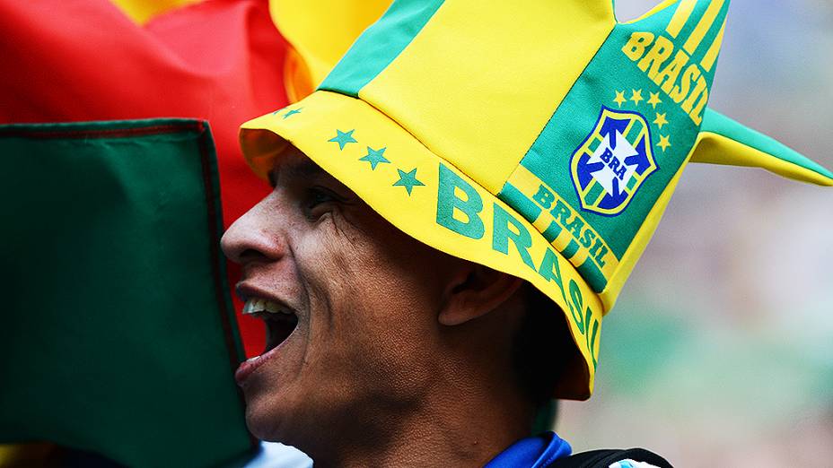 Torcida faz a festa na vitória da seleção brasileira sobre a França na Arena do Grêmio, no último amistoso antes da Copa das Confederações