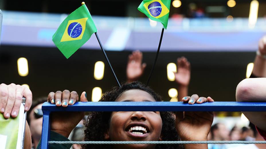 Torcida faz a festa na vitória da seleção brasileira sobre a França na Arena do Grêmio, no último amistoso antes da Copa das Confederações